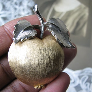 Vintage Teacher&#39;s Brooch, Apple Brooch, Golden Apple Pin, Gold Plated Apple Pin, Vintage Apple Pin, Teacher&#39;s Apple Pin, Teacher&#39;s Pin