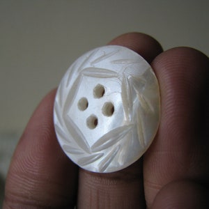 Antique Carved Shell Button, Antique Mother Of Pearl Button, Mother Of Pearl Button, Victorian Carved Button, White Mother Of Pearl