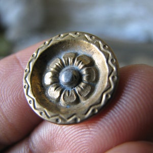 Antique Picture Button, Victorian Picture Button, Flower Picture Button, Large Picture Button, Victorian Sewing Notions, Collectable Button