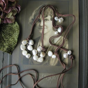 1990&#39;s Faux Suede Freshwater Pearls Lariat Necklace, Handmade Pearl Lariat Necklace, Southwestern Bridal Necklace, Wedding Pearls