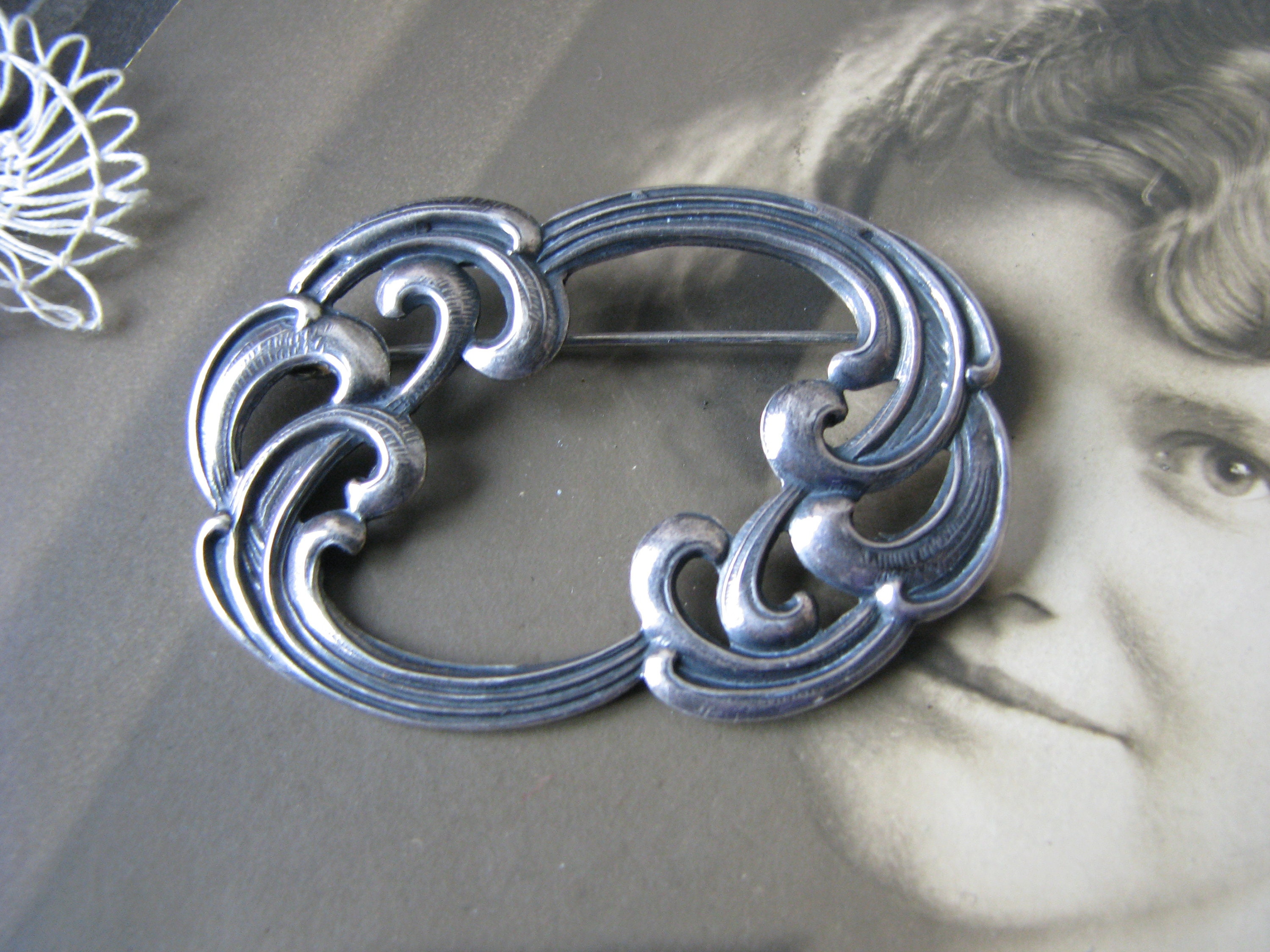 Broche fleur en argent sterling des années 40 : corsage rétro en strass bleu - Canada