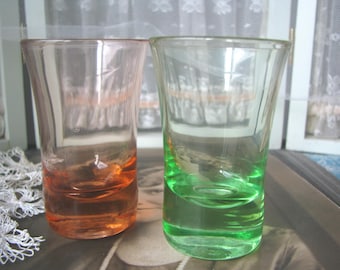 Vintage Art Deco Rosa und Grün Depression Glas Schnaps Gläser, Uranglas, Barware Trinkgeschirr