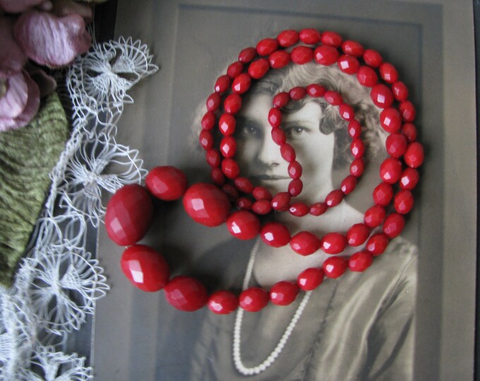 Collier Vintage Années 1940/50 En Perles De Celluloïd Sculptées - Longueur ~53 Cm - Bon état