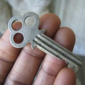 Antique Brass Key, Flat Brass Key, Antique Yale Key, Antique Pin Tumbler Key, Antique Steampunk Key, Key Pendant, Clover Top