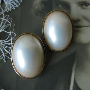 Gifts For Brides, Vintage 1980&#39;s Faux Pearl Clip On Earrings, Vintage Pearl Earrings, Wedding Earrings, Bridal Earrings