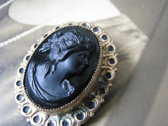 1940's Victorian Cameo Brooch, Repousse Black Cam… - image 5