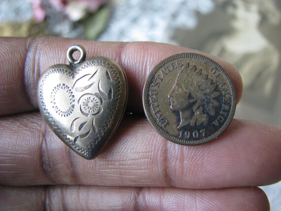 Vintage Gold Washed Heart Locket, Floral Etched S… - image 3