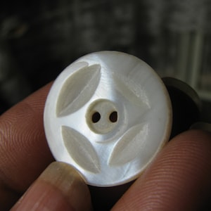 Antique Carved Shell Button, Antique Mother Of Pearl Button, Mother Of Pearl Button, Victorian Carved Button, White Mother Of Pearl