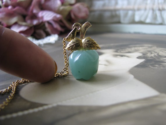 Vintage Faux Jade Necklace, Jade Apple Necklace, … - image 7