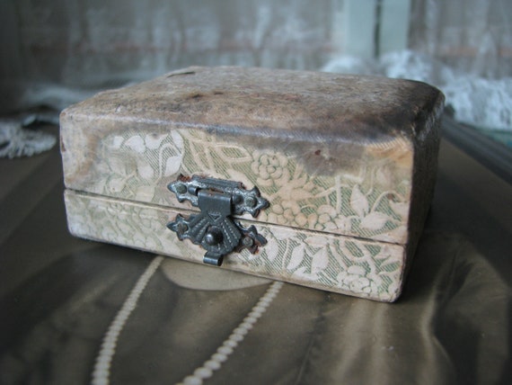 Antique Jewelry Display Box, Antique Jewelry Pres… - image 3