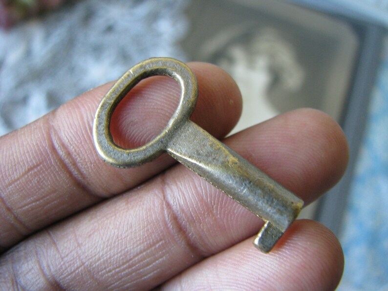 Small Antique Key Antique Key Pendant Key Pendant, Antique Brass Key Steampunk Skeleton Key Antique Steampunk Key