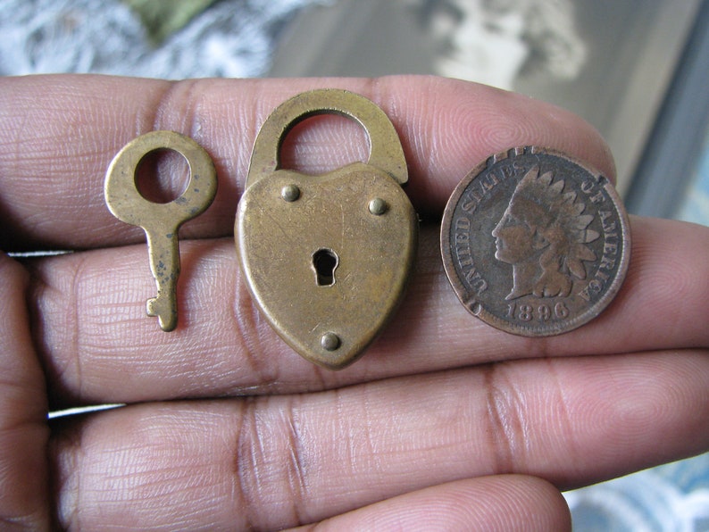 Padlock Pendant Key Pendant Vintage 1940/'s Brass Miniature Heart Padlock /& Key Vintage Mini Padlock and Key Steampunk Padlock and Key