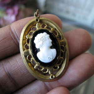 Vintage Celluloid Pendant, Black & White Cameo Necklace, Celluloid Cameo Pendant, Gothic Pendant, Bridal Pendant, 1940's Cameo Necklace