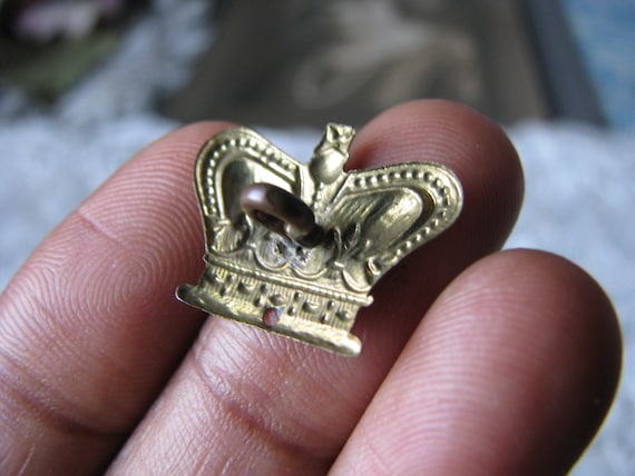 Bouton Ancien Métal Repoussé Doré Pointu - Couture Vintage - Pour Blazers, Vestes - Occasion