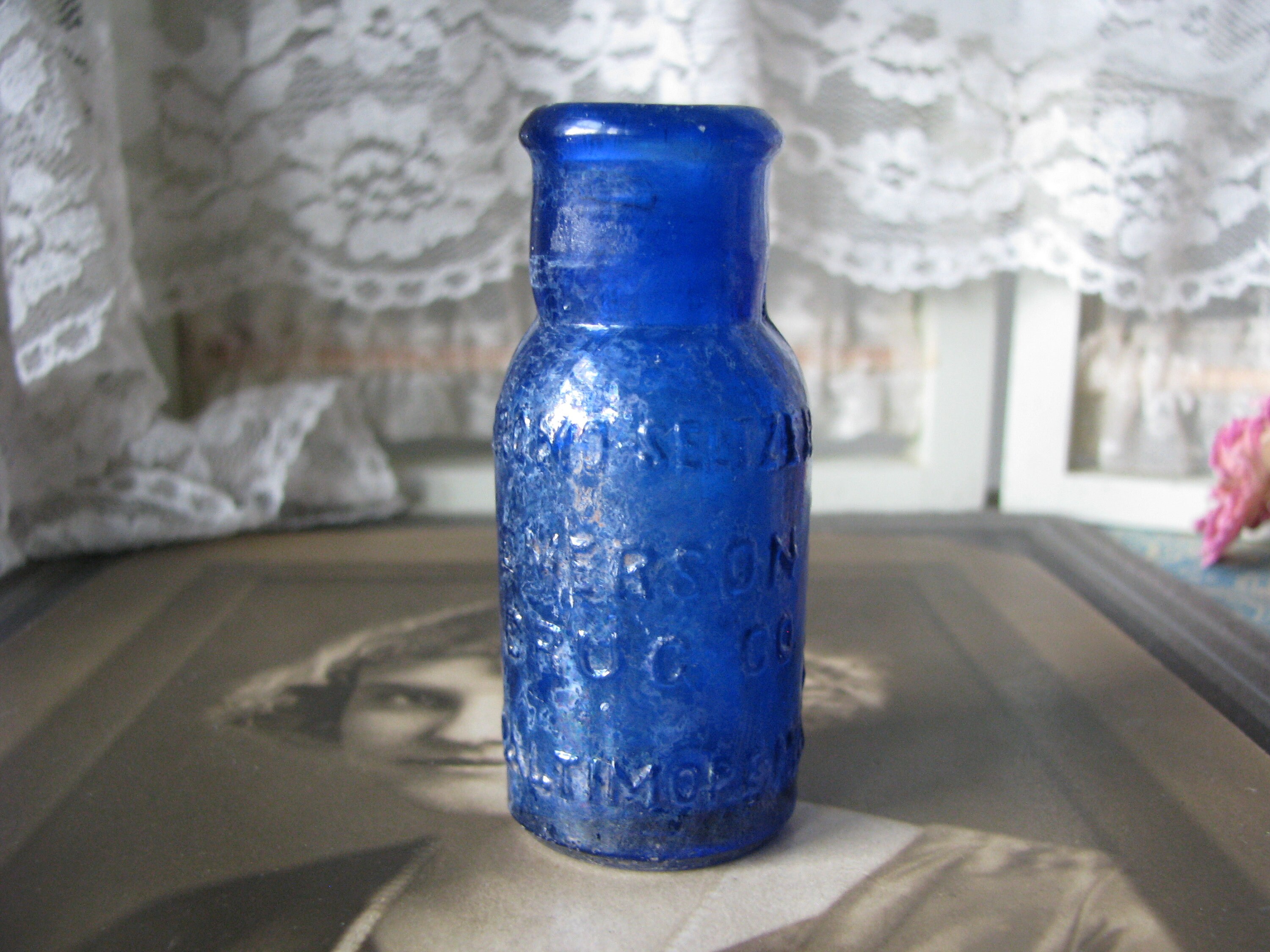 コバルトブルーの装飾ボトル Vintage Jim Beam Cobalt Blue and White Decanter, #1021