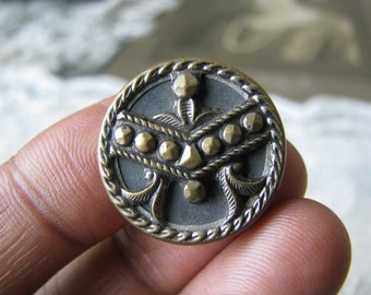 Victorian Picture Button, Collectible Antique Flower Button