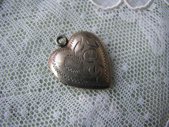 Vintage Gold Washed Heart Locket, Floral Etched S… - image 5