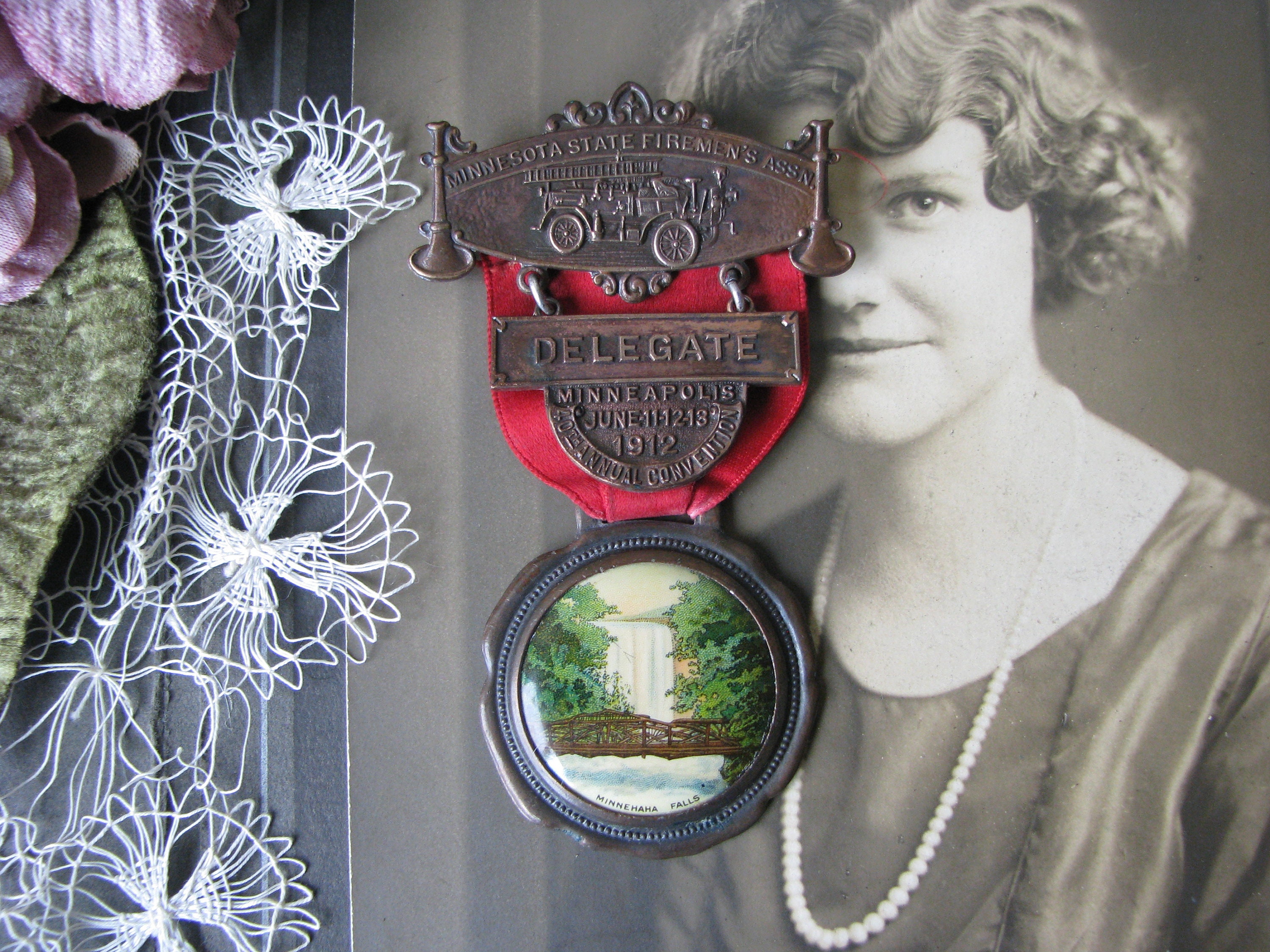 アンティーク消防士代表バッジ、ミネソタ1912年大会、ブロンズ＆シルク
