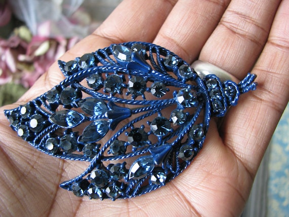 Grosse broche art déco avec gemme bleu clair - Catawiki Grosse broche art déco avec gemme bleu clair - Catawiki
