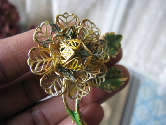 Vintage Metal Flower brooch, Filigree Flower Broo… - image 4