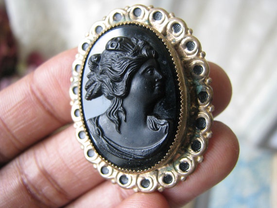 1940's Victorian Cameo Brooch, Repousse Black Cam… - image 1