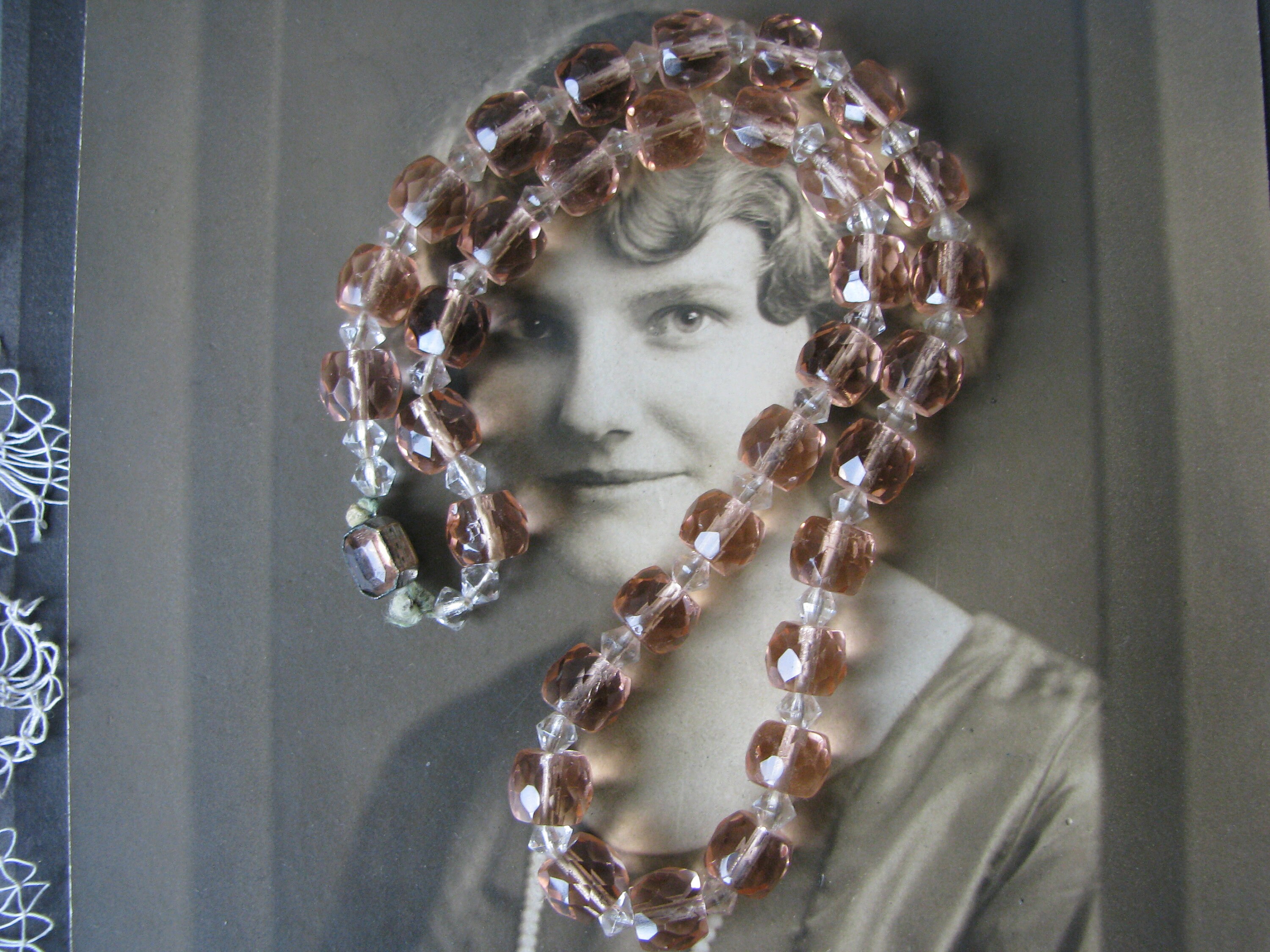 Collier Art Déco Années 1960 En Pâte De Verre Rose Et Blanc - Sautoir Perles, état Très Bon (A24 Bis)