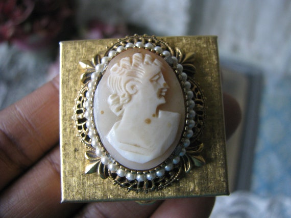 Vintage Cameo Pill box, Shell Cameo Pill Box, Gol… - image 3