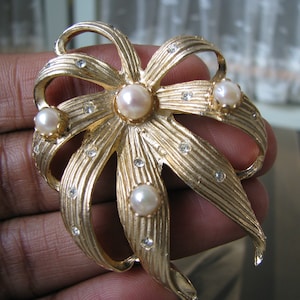 Vintage Cultured Pearl Brooch, Cultured Pearl Pin, Cultured Pearl Pin, Vintage Flower Brooch, Wedding Brooch, Bridal Brooch, Bridal Pin