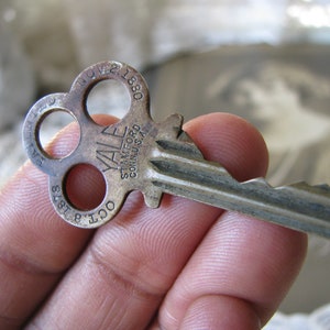 Antique Brass Key, Flat Brass Key, Antique Yale Key, Antique Pin Tumbler Key, Antique Steampunk Key, Key Pendant, Clover Top