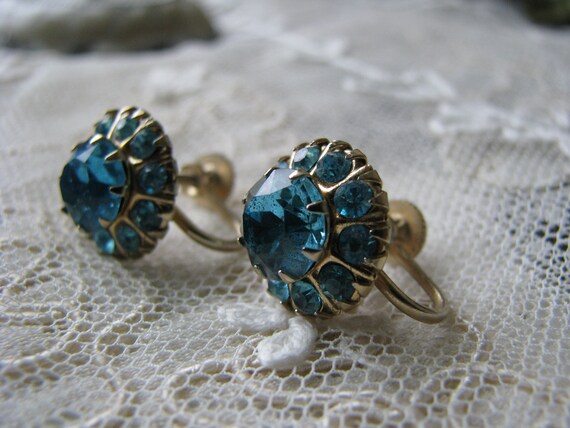 Paire De Boucles D'oreilles Anciennes Plaqué Or - Style Art Déco - Clips Bleus - Fabriqué En France - Occasion