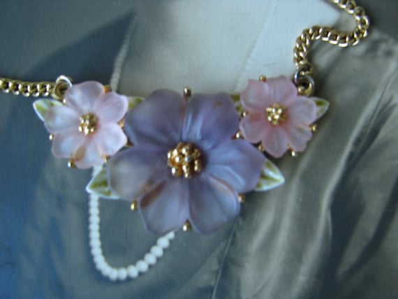 Vintage Flower Lucite Necklace, Gold Filled Flowe… - image 2