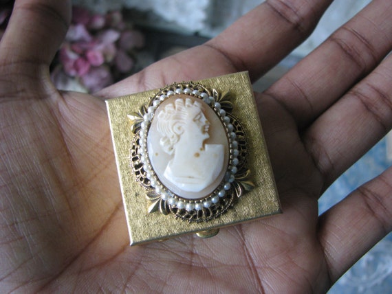 Vintage Cameo Pill box, Shell Cameo Pill Box, Gol… - image 2