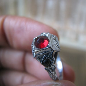Ancienne Bague En Argent Massif Très Petite - Pour Bébé, Poupée Ou Enfant, Sertie Strass Rose