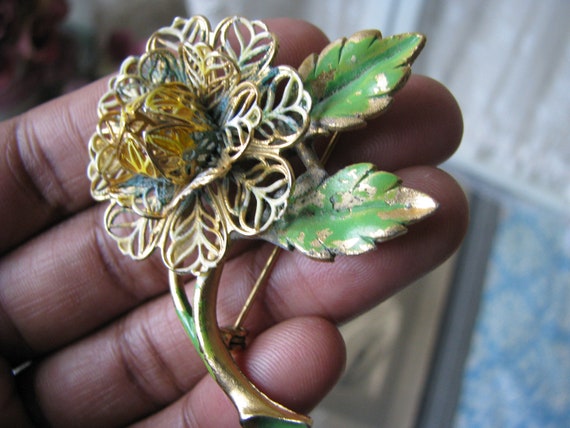 Vintage Metal Flower brooch, Filigree Flower Broo… - image 3