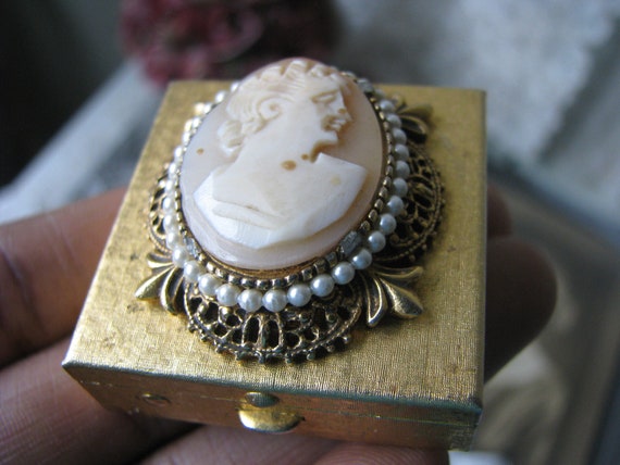 Vintage Cameo Pill box, Shell Cameo Pill Box, Gol… - image 4