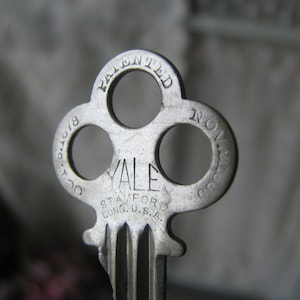 Antique Brass Key, Flat Brass Key, Antique Yale Key, Antique Pin Tumbler Key, Antique Steampunk Key, Key Pendant, Clover Top