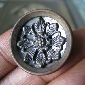 Antique Picture Button, Victorian Picture Button, Flower Picture Button, Large Picture Button, Victorian Sewing Notions, Collectable Button