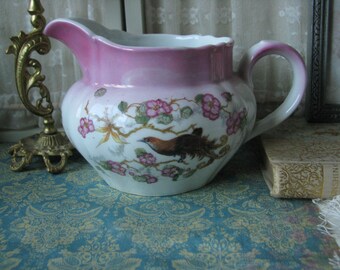 アンティークの小型ピッチャー。ドイツ製の磁器製。ピンクの光沢のある