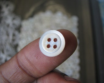 Lot De 110 Boutons Anciens En Nacre Véritable - Tailles Et Diamètres Divers - Pour Artisanat, Chemises, Vestes