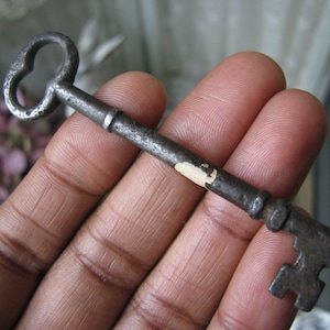 Decoración antigua de Halloween, llave francesa antigua, llave antigüedad del pecho, gran llave antigua, llave de la boda, ficha de boda, ficha de amor