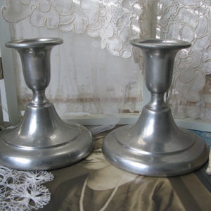 Candelabros de peltre vintage, candelabros primitivos, candelabros de peltre, peltre de Cornualles, regalos de boda, regalos de novia