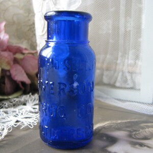 Antique Cobalt Bottle, BROMO SELTZER Bottle, Cobalt Blue Bottle, Cobalt Medicine Bottle, Small Medicine Bottle, Collectible Medicine Bottle
