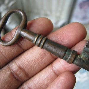 Antique Brass Key, Brass Skeleton Key, Large brass Key, Antique Steampunk Key, Steampunk Skeleton Key, Antique Hallowen Decor, Wedding Key