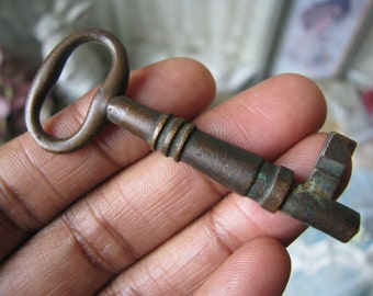 Antique Brass Skeleton Key, Steampunk Jewelry Supply