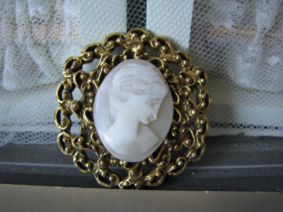 Vintage Cameo Brooch, 1960's Cameo Brooch, Carved… - image 3