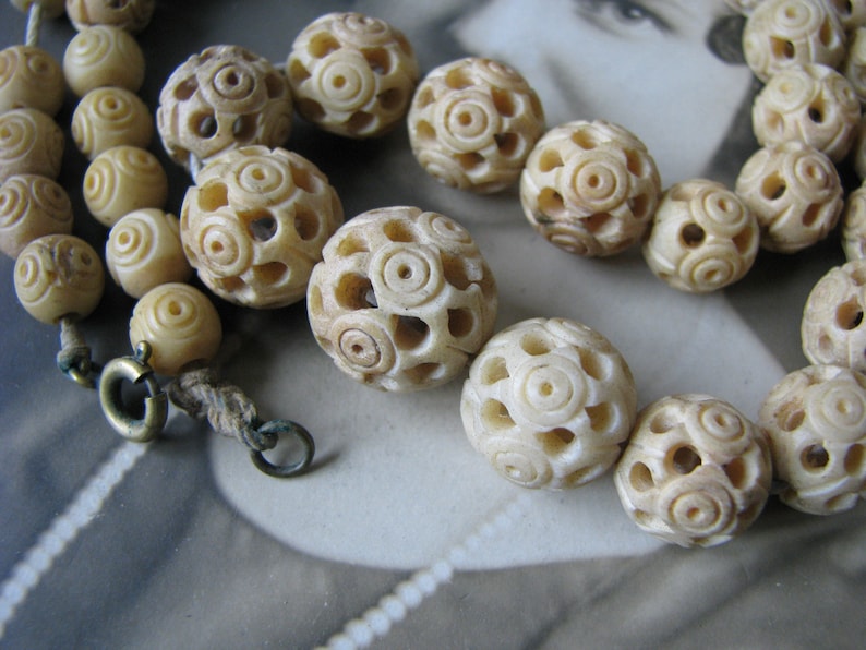 Flower Bead Necklace Bovine Beaded Necklace 1930/'s Bone Bead Necklace Carved Bone Bead Necklace Vintage Bone Bead Necklace