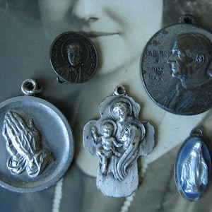 Rosary Parts, Vintage Rosary Medals, Saints Medals, Old Rosary Medals, Rosary Supplies, Catholic Medal, Religious Relics