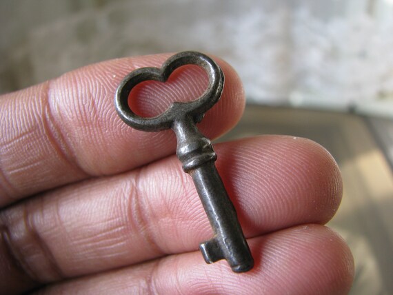 Miniature Key, Tiny Antique Key, Antique Heart Shaped Key, Antique  Steampunk Key, Steampunk Skeleton Key, Miniature Antique Key - Etsy