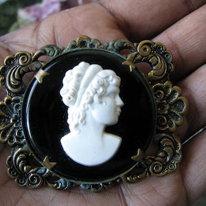 Vintage Celluloid Brooch, Black & White Cameo Brooch, Celluloid Cameo Brooch, Gothic Brooch, Bridal Brooch, 1940&#39;s Cameo Brooch