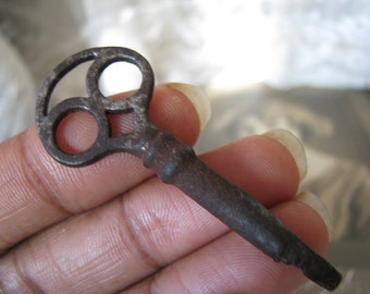 Antique Singer Sewing Machine Key, Steampunk Pendant